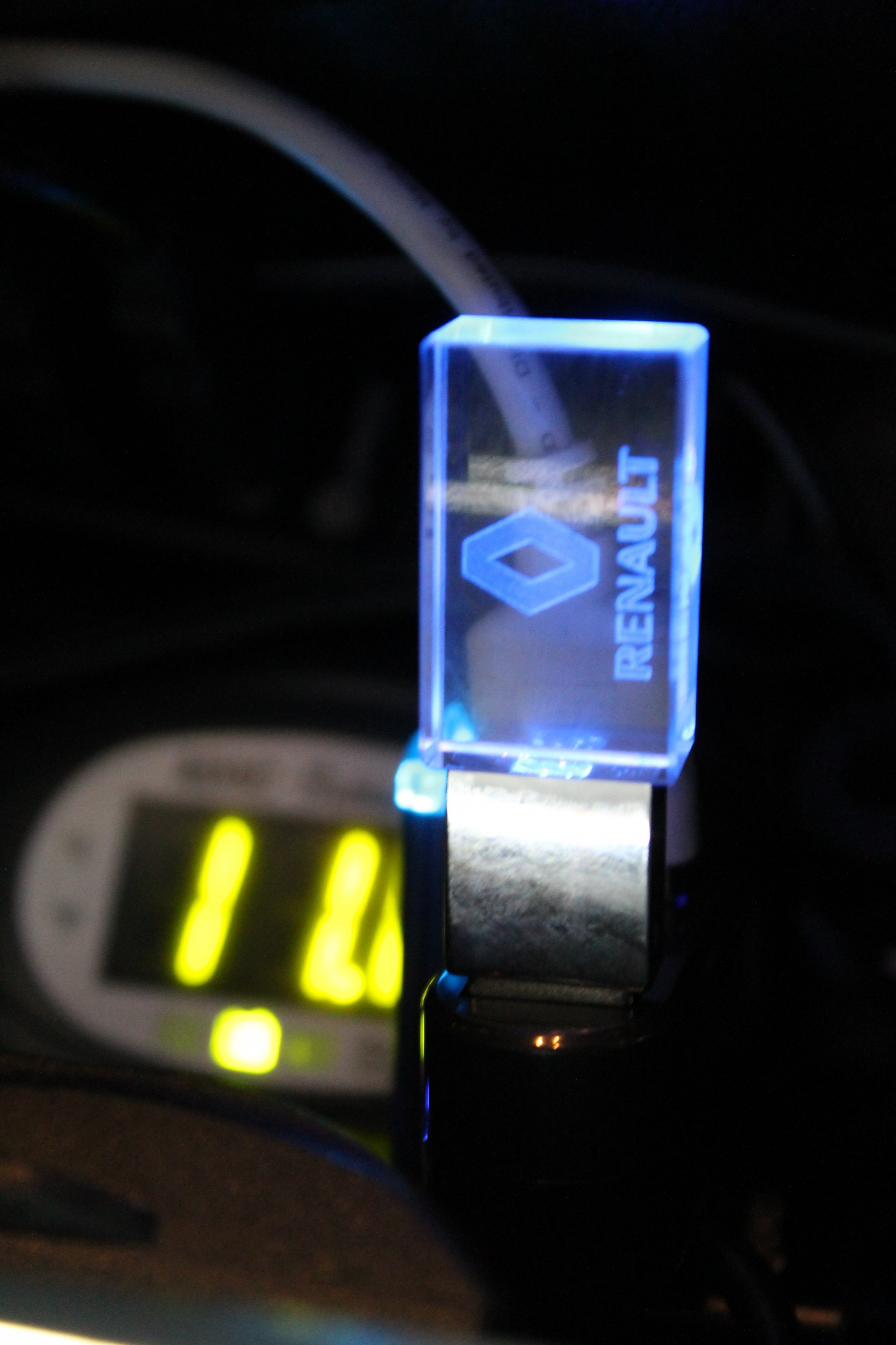 noch ein kleiner niedlicher Helfer, warte noch auf den richtigen USB Winkel dann ist er um 90 Grad gedreht