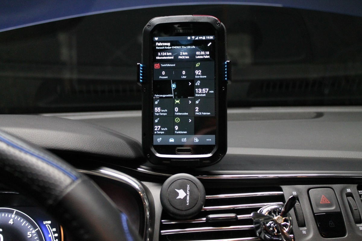 Pace Car app mit dem Pace Car Handyhalter