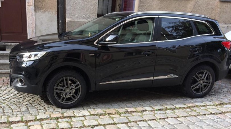 Kadja mit neuen Winterreifen auf Alufelge