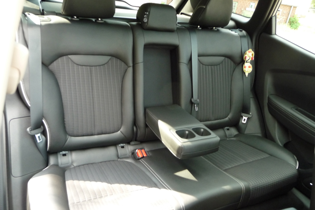 Kadjar im Detail - Rücksitzbank / Mittelarmlehne mit Getränkehalter